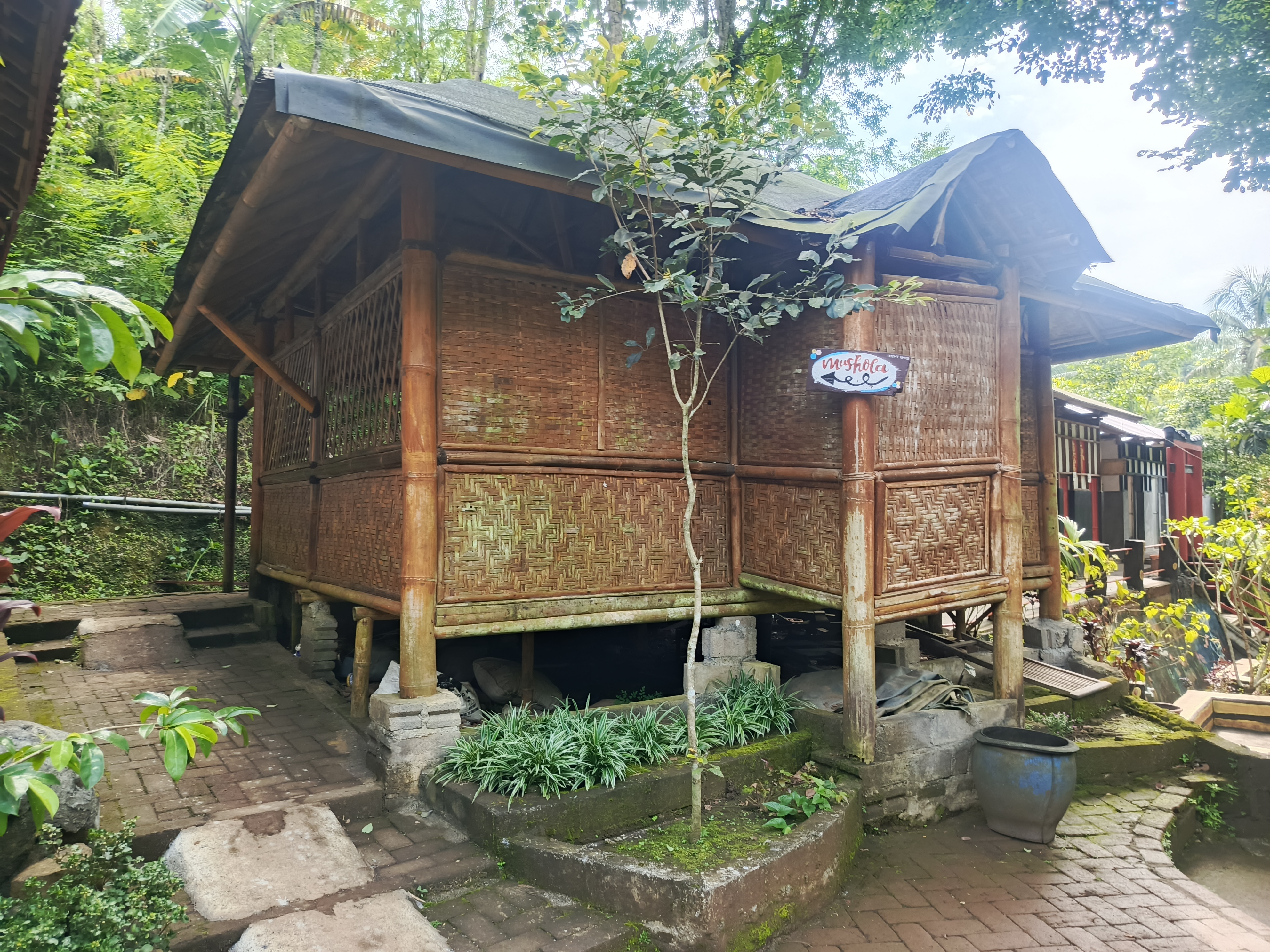 Toilet dan ruang bilas