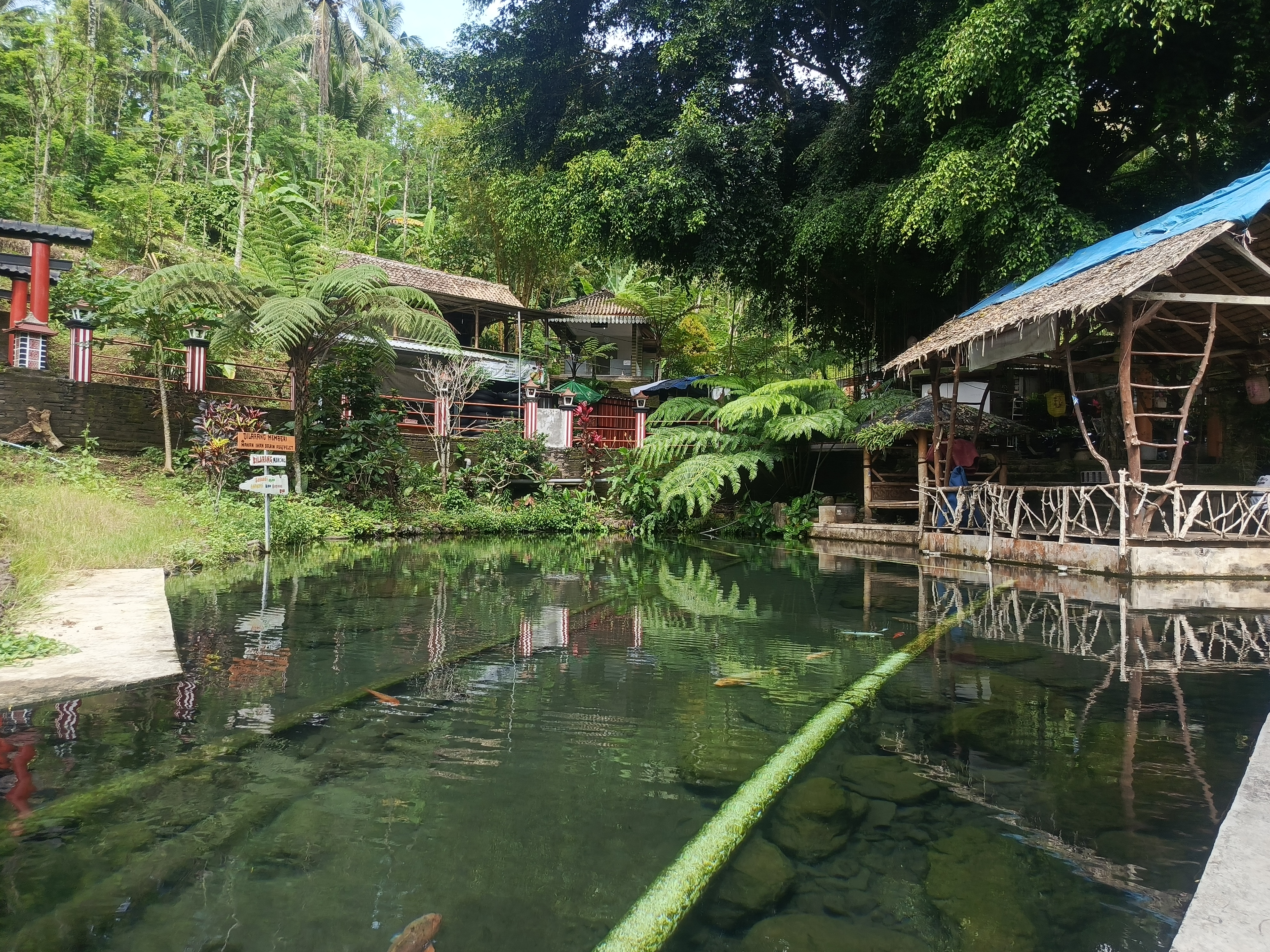 Toilet dan ruang bilas